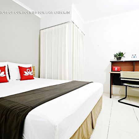 Zen Rooms Mampang Prapatan Jakarta Exterior foto