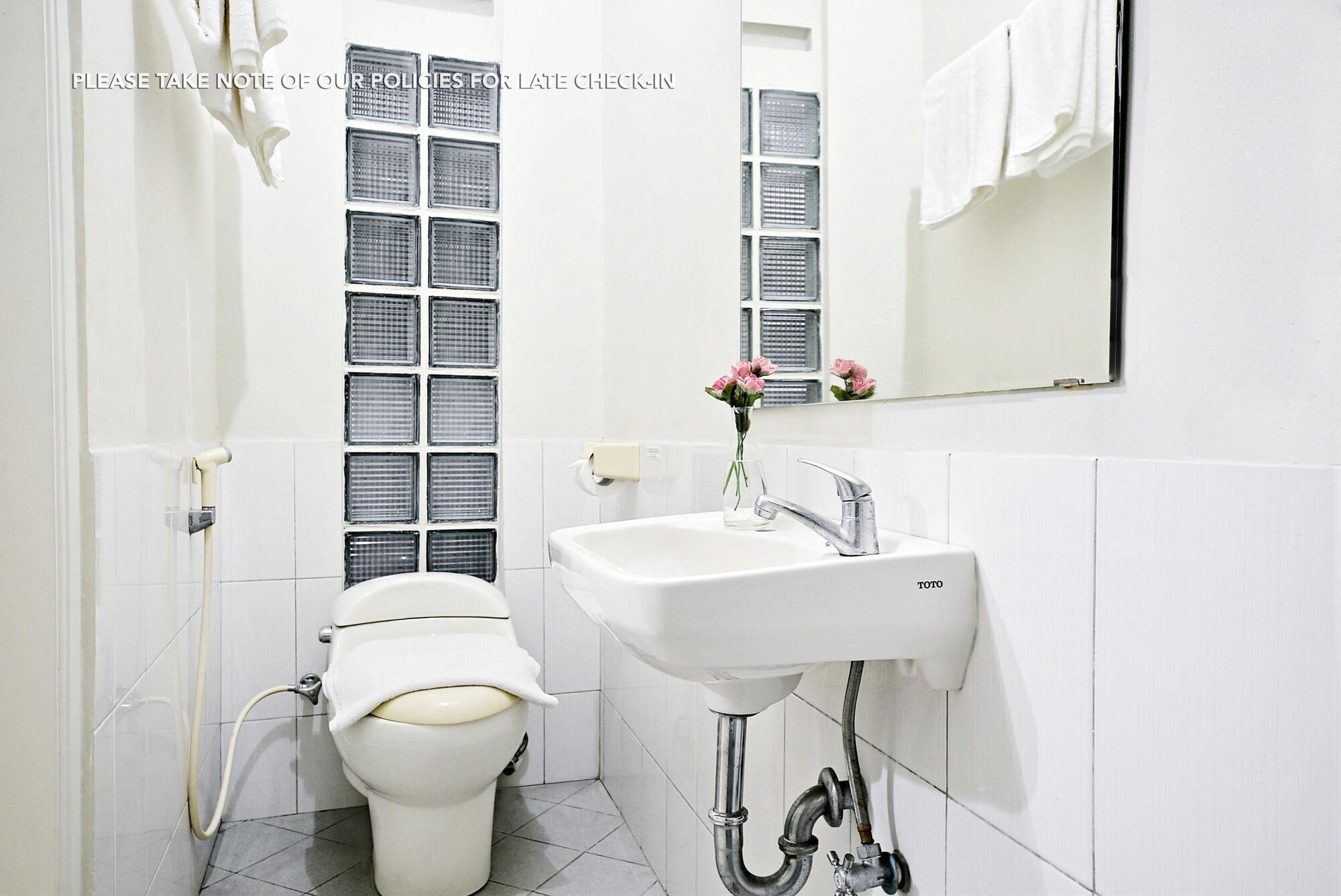 Zen Rooms Mampang Prapatan Jakarta Exterior foto