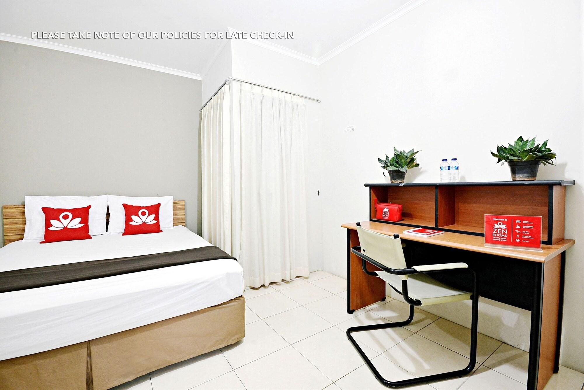 Zen Rooms Mampang Prapatan Jakarta Exterior foto