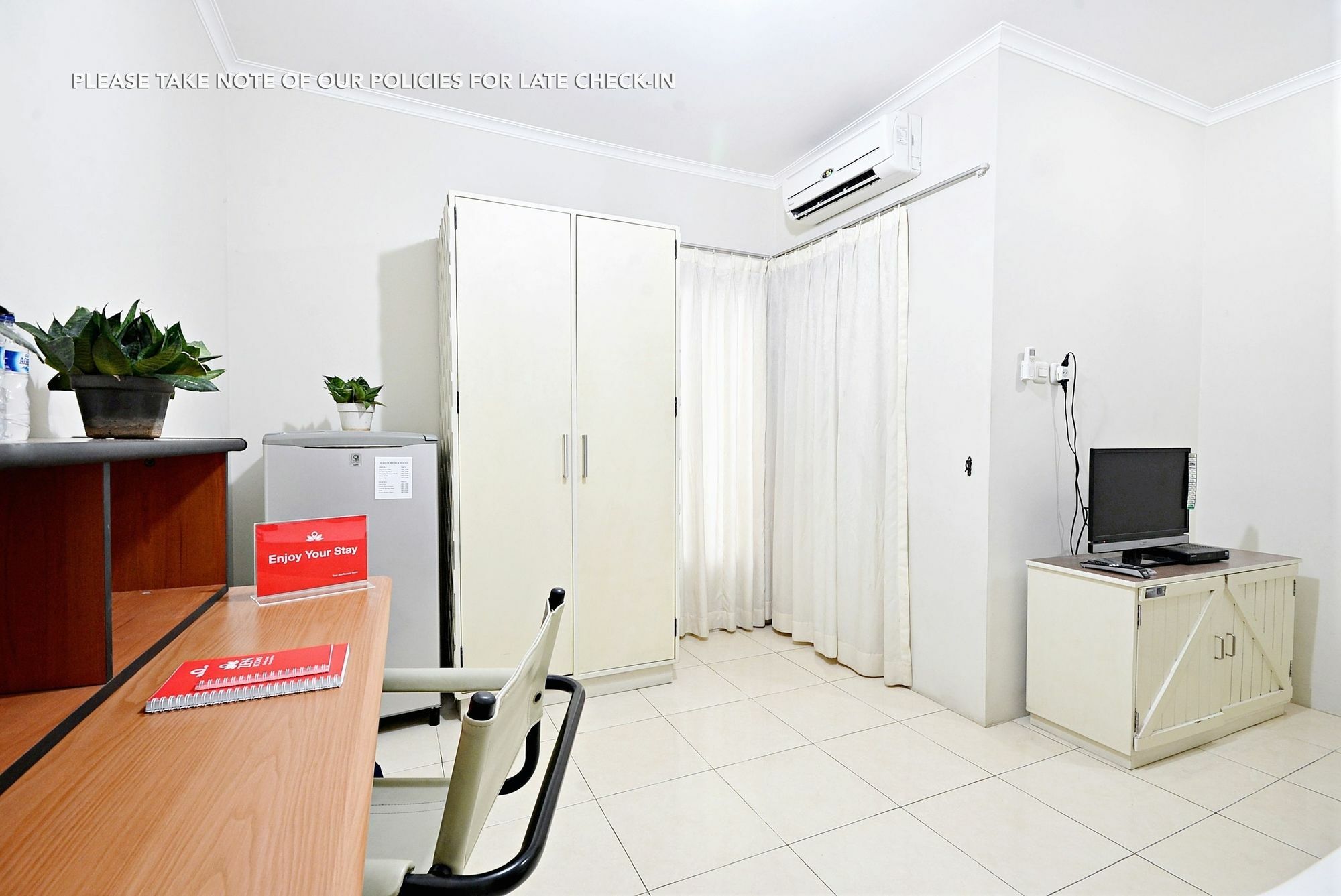 Zen Rooms Mampang Prapatan Jakarta Exterior foto