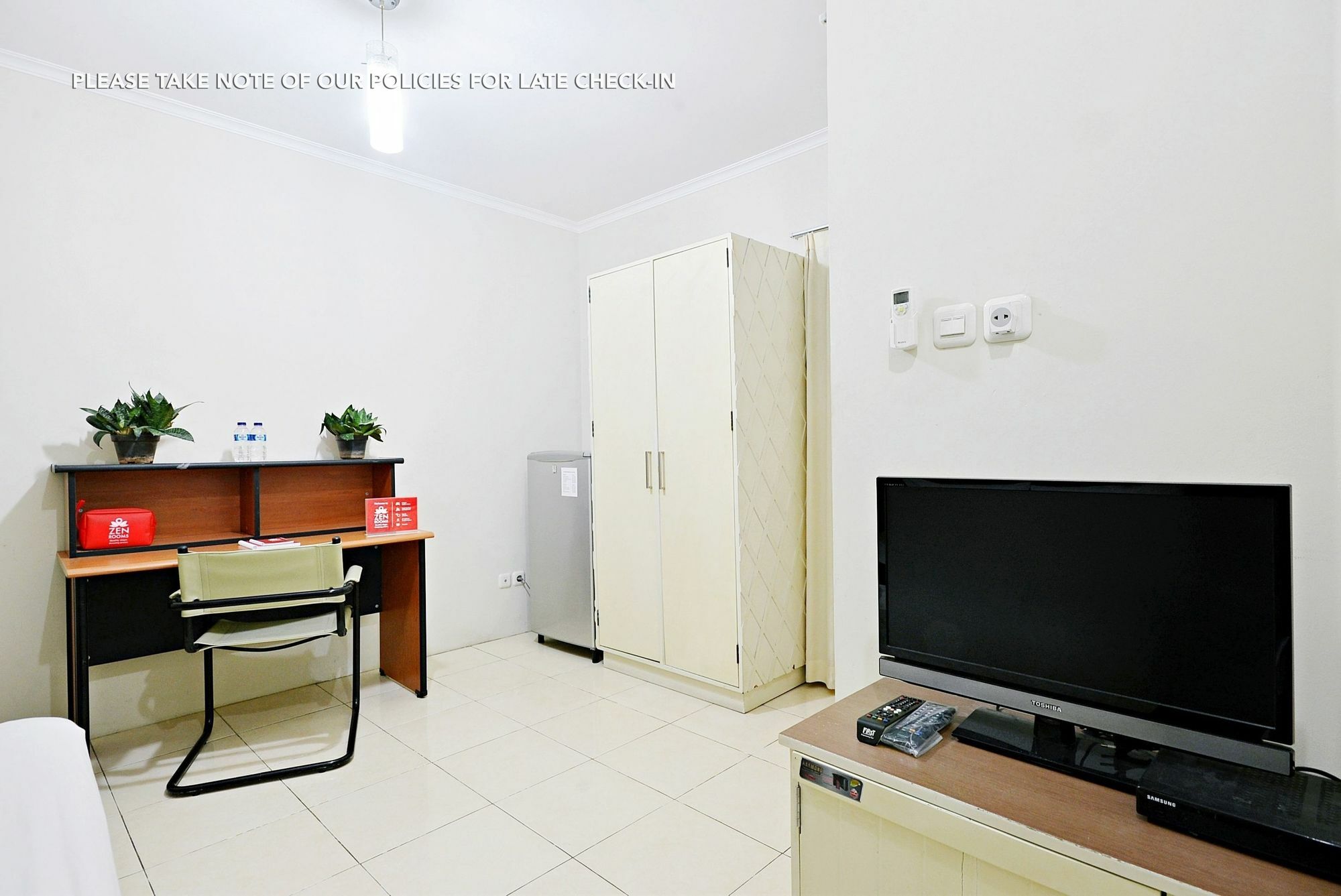 Zen Rooms Mampang Prapatan Jakarta Exterior foto