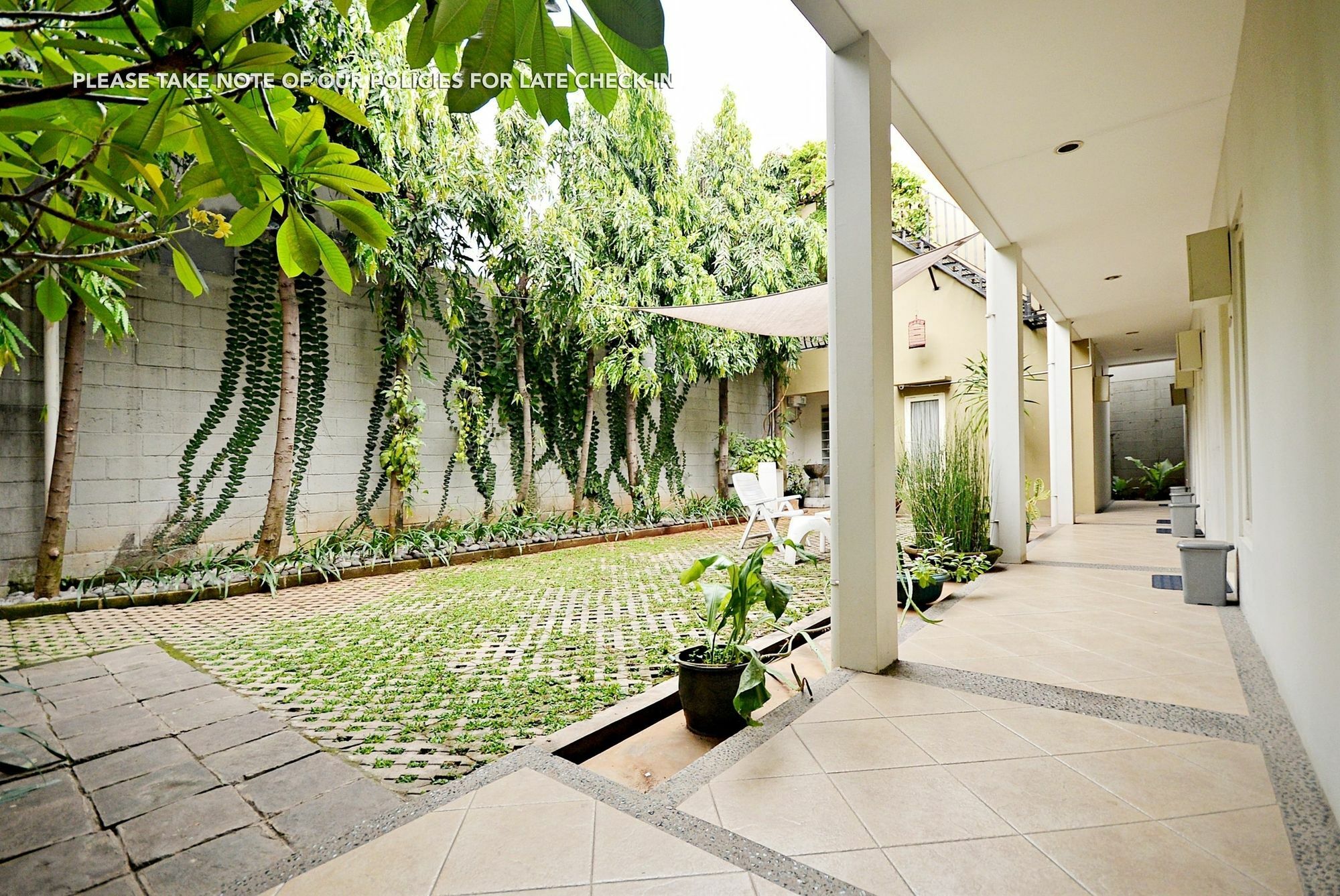 Zen Rooms Mampang Prapatan Jakarta Exterior foto