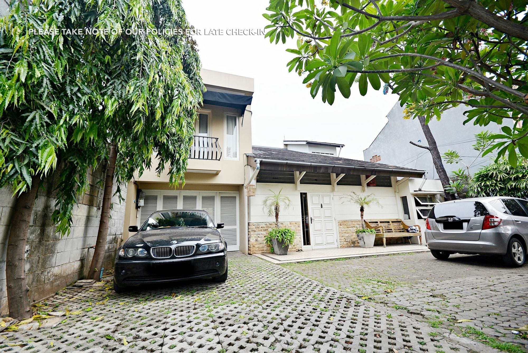 Zen Rooms Mampang Prapatan Jakarta Exterior foto