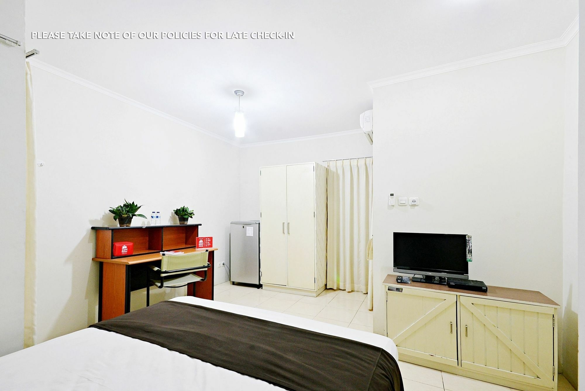 Zen Rooms Mampang Prapatan Jakarta Exterior foto